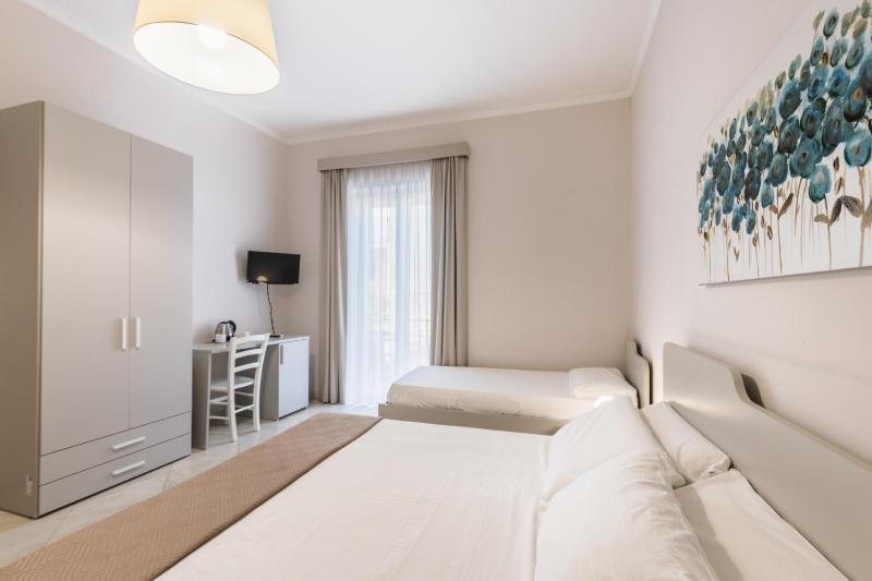 Quadruple Room with Balcony image 2
