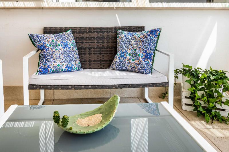 Triple Room with Balcony image 4