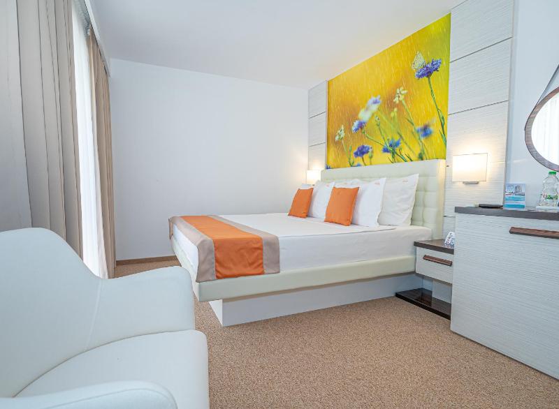 Two-Bedroom Apartment in Villa image 4