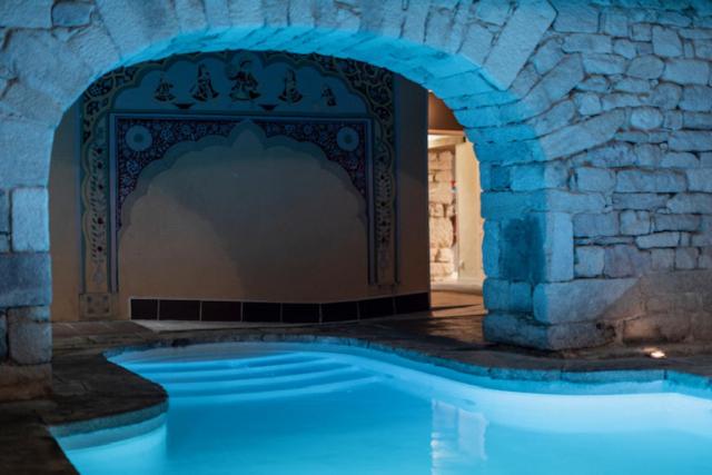 Junior Suite with Spa Access image 4