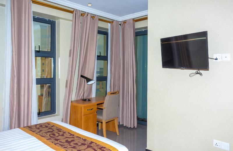 Tropical Plaza Apartments - image 10
