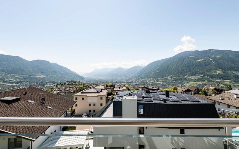Apartment with Mountain View image 1