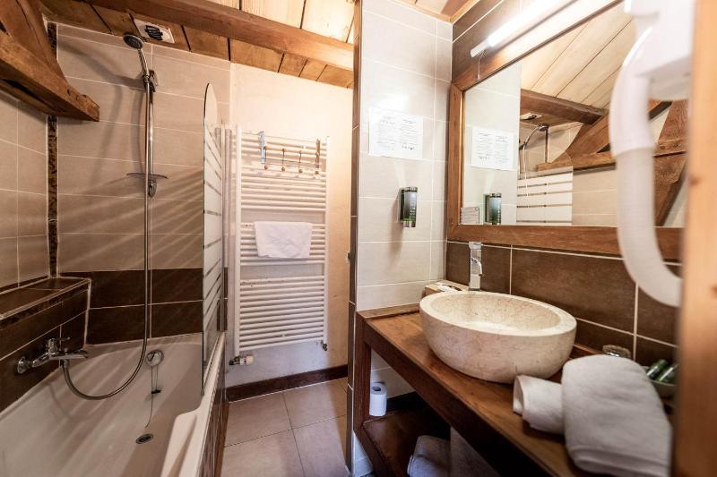 Classic Double Room with Spa Access image 3