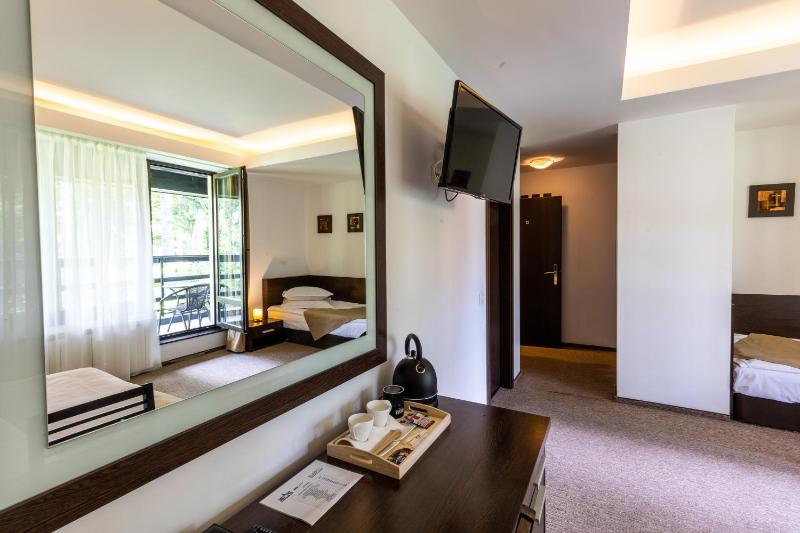 Double Room with Balcony image 4