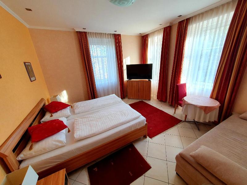 Double Room with Garden View image 1