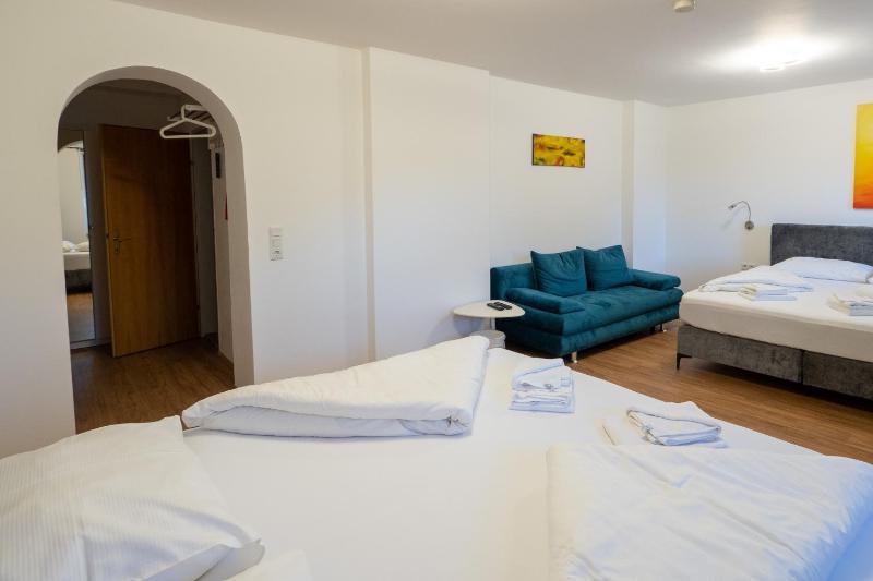 Quadruple Room image 4