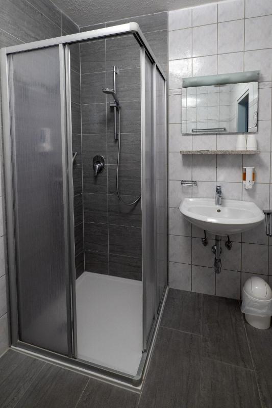 Quadruple Room image 2