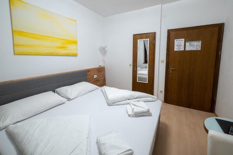 Double Room with Private Bathroom image 4