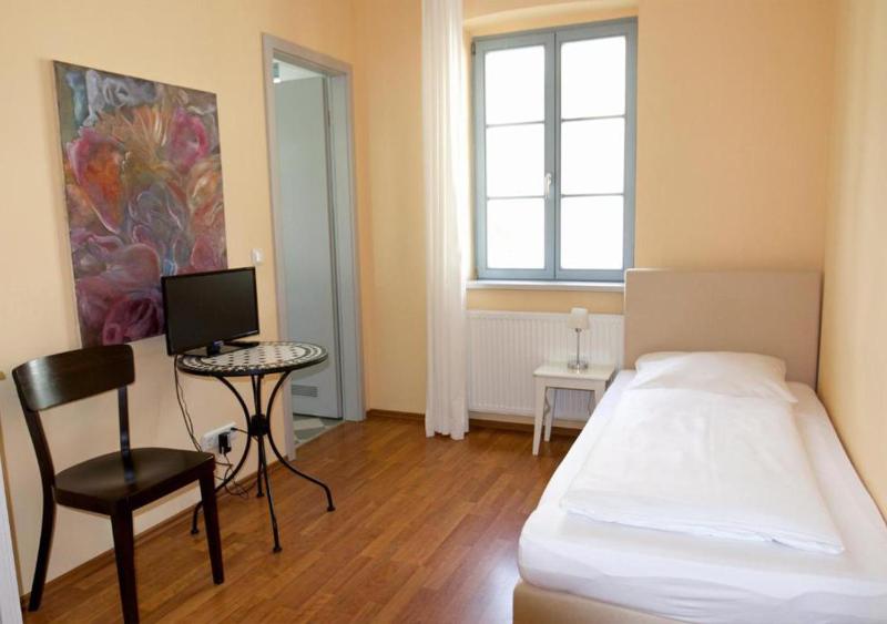 Single Room image 1