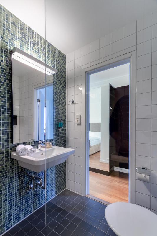 Standard Triple Room image 2