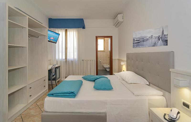 Triple Room image 3