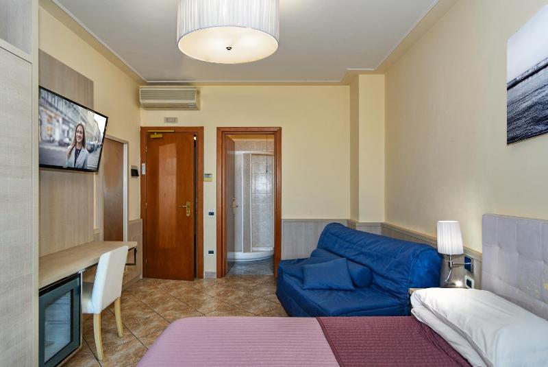 Quadruple Room image 2