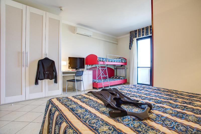 Comfort Quadruple Room image 4