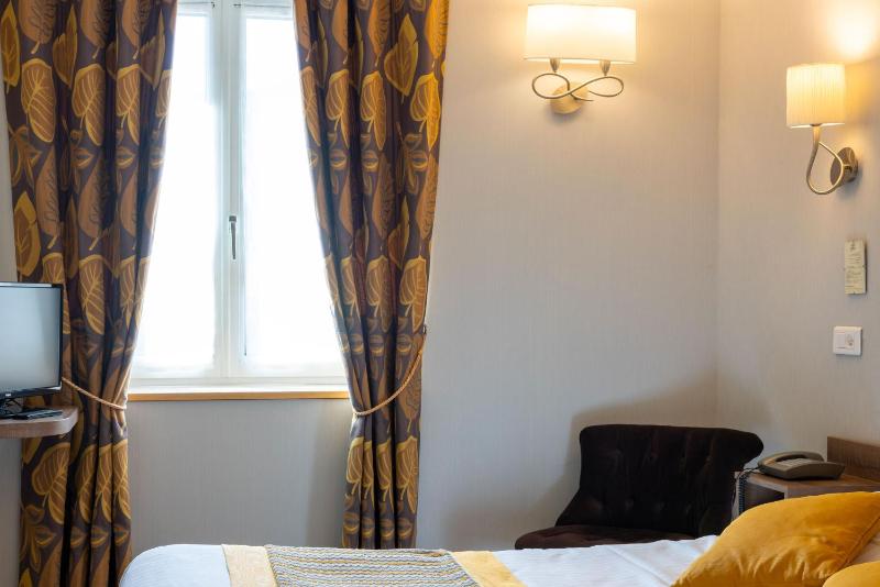 Classic Double Room image 4