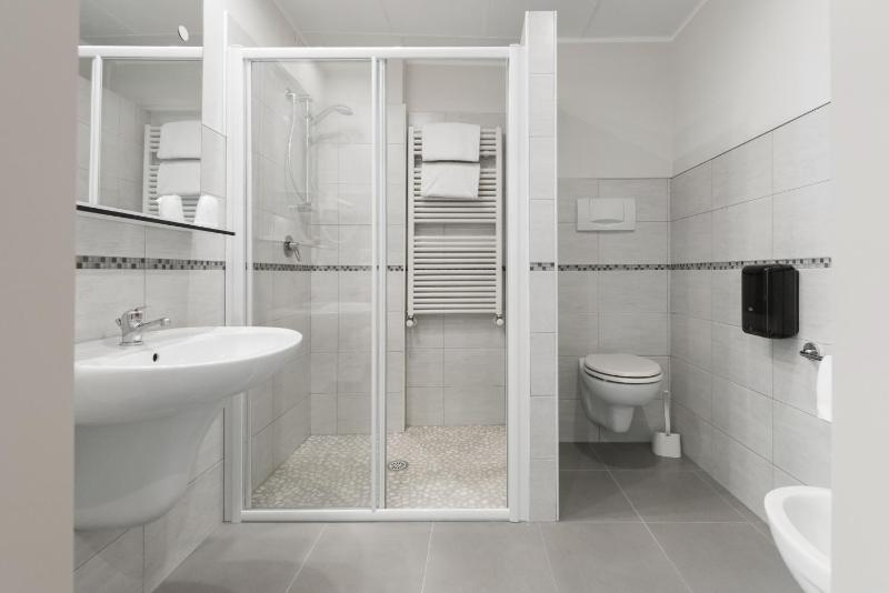Double or Twin Room image 3