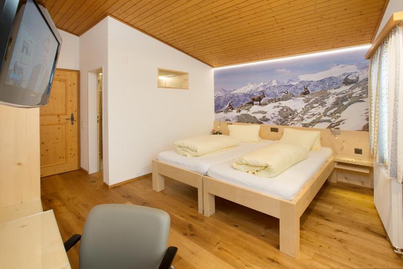 Standard Double Room image 1