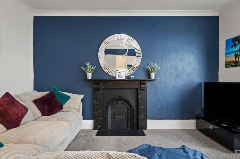 Caldey Bay Apartment - Lovely Sea Views - image 4