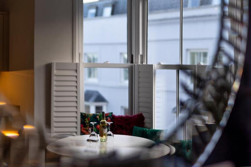 Caldey Bay Apartment - Lovely Sea Views - image 7
