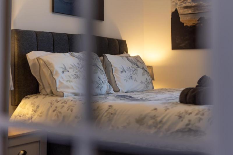 Caldey Bay Apartment - Lovely Sea Views - image 17