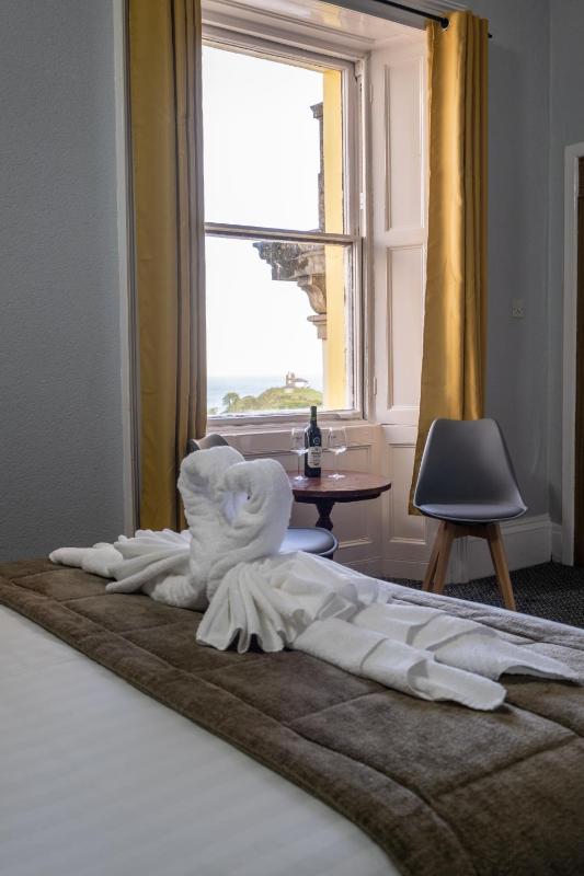 Double Room with Sea View image 4