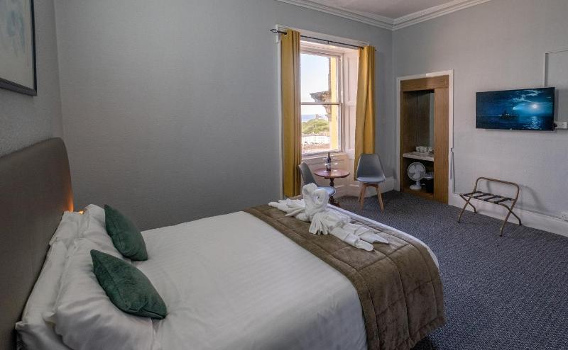 Double Room with Sea View image 3