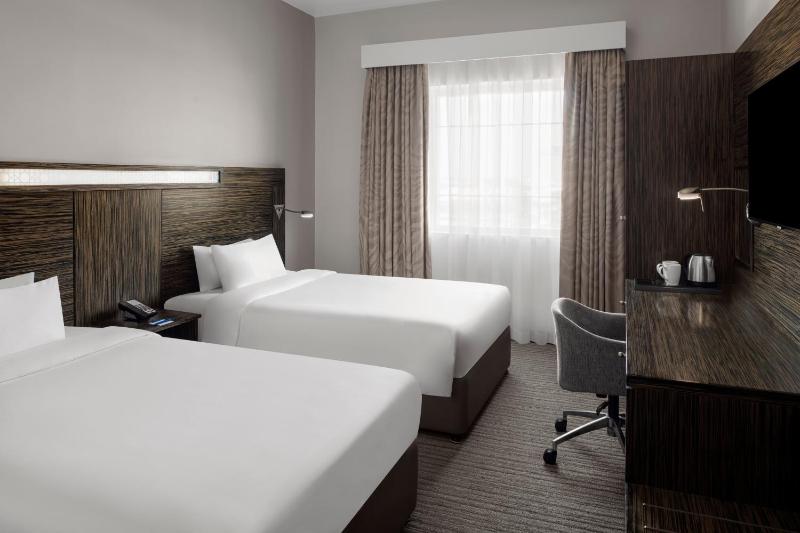Standard Twin Room image 4