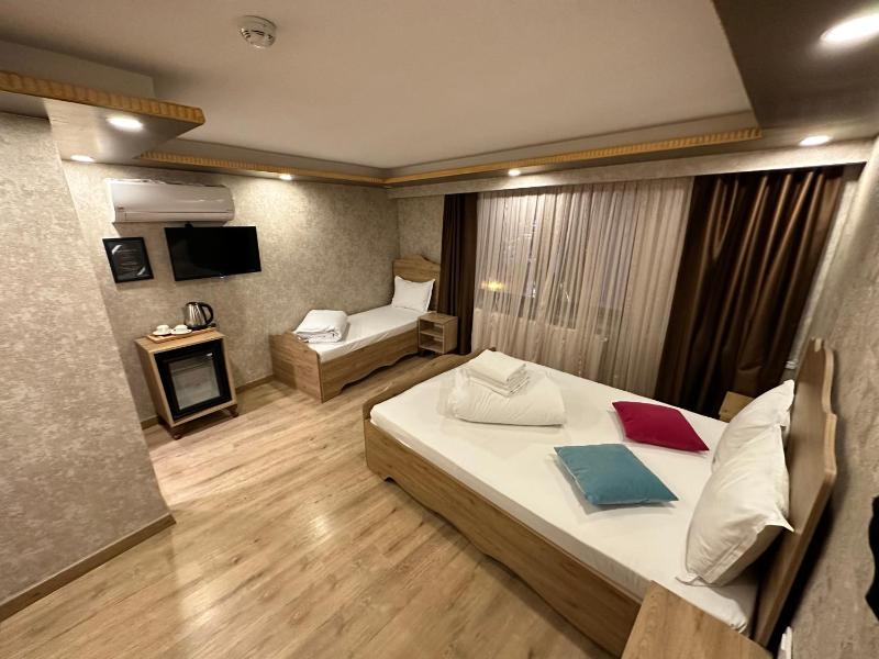 Superior Double or Twin Room image 3