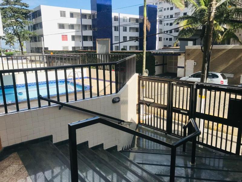 Apto com Varanda e Churrasqueira - 30 m da Praia - image 6