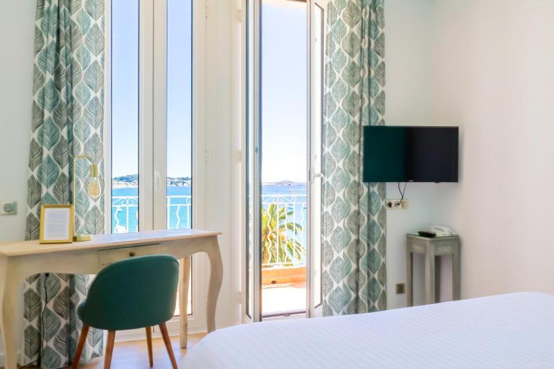 Superior Double Room with Full Sea View Terrace image 1