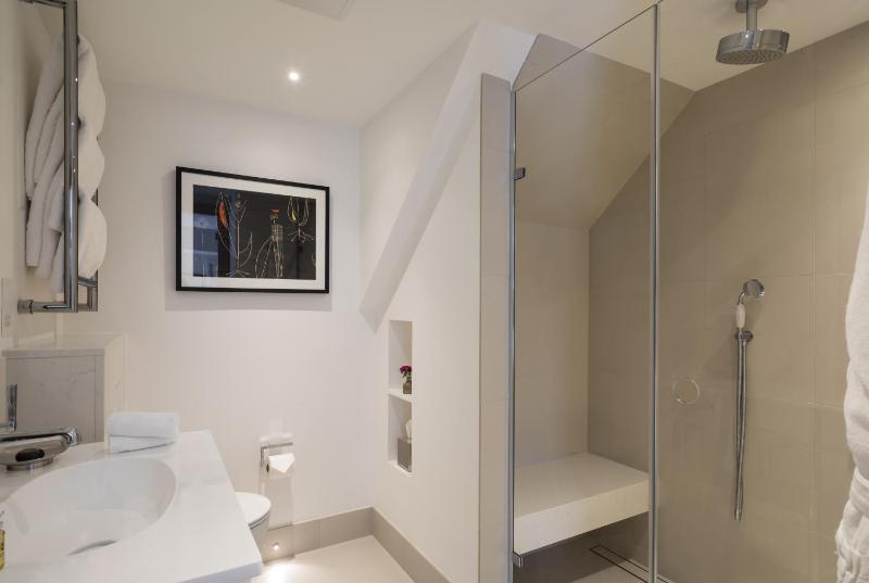 Small Double Room image 1
