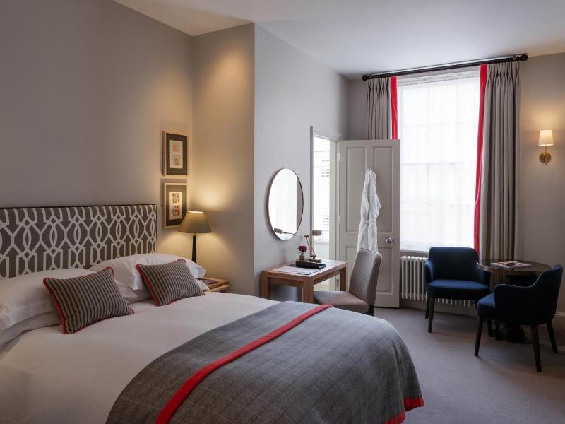 Deluxe Double Room image 3