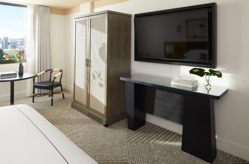 King Room with City View image 3