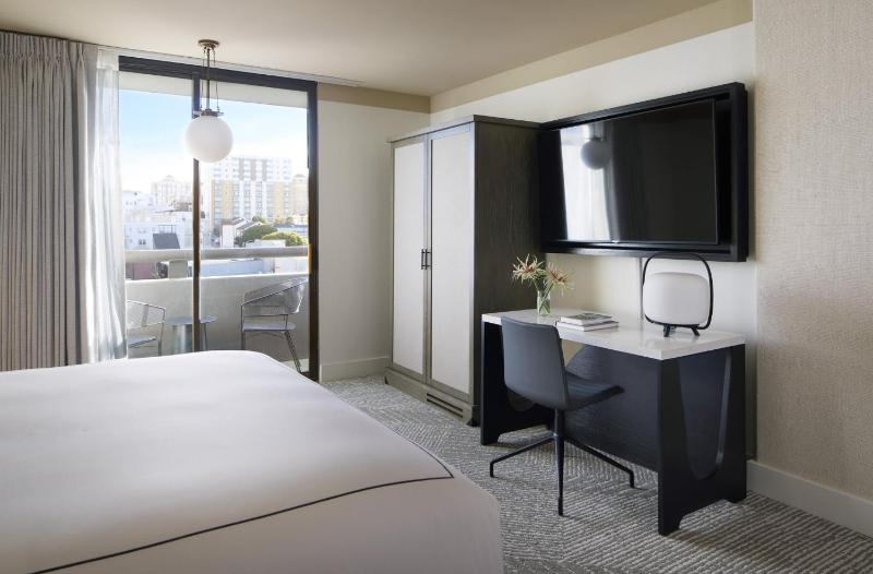 King Room with Balcony image 2