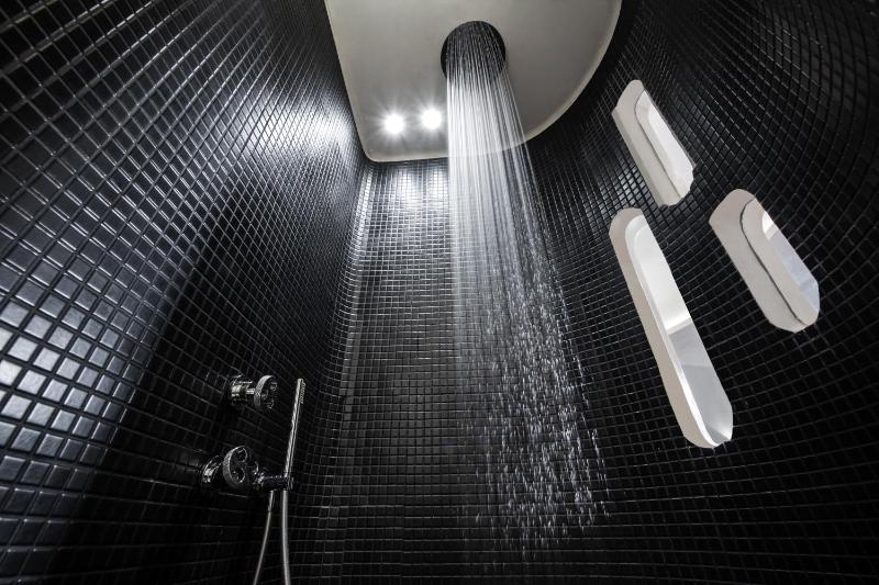 Junior Suite (2 Adults) with Caldera View image 4