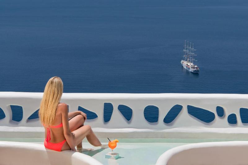 Royal Suite with Outdoor Hot Tub and Caldera View image 2