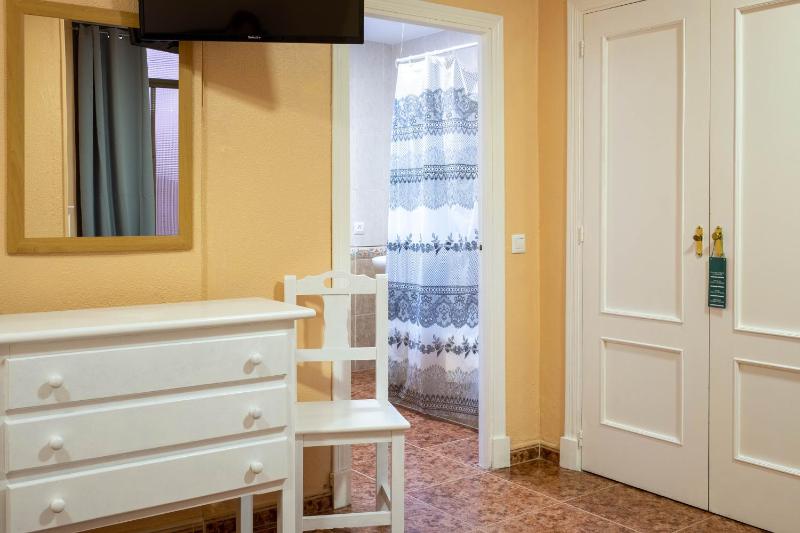 Quadruple Room (4 Adults) image 2