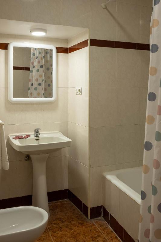 Double Room with Private Bathroom image 2