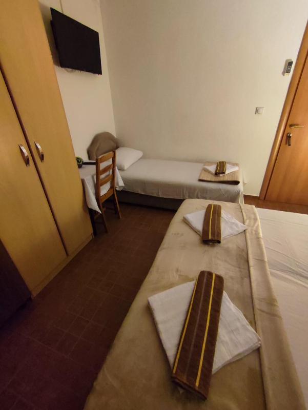 Studio with Balcony (3 Adults)  image 4