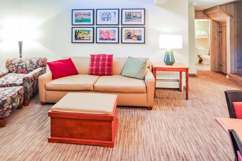 One-Bedroom Suite image 3