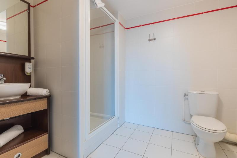 One-Bedroom Apartment image 2