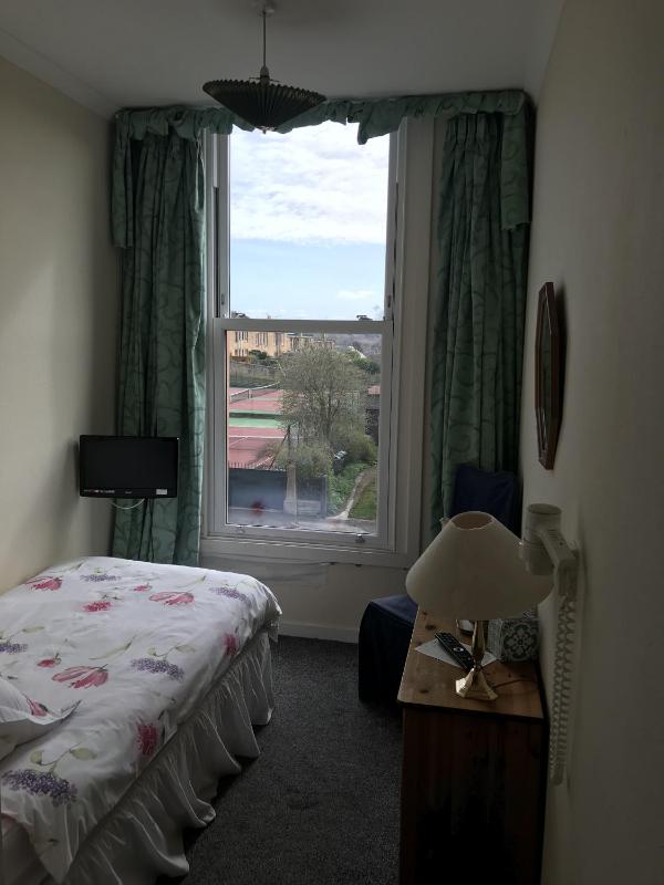 Small Single with Ensuite Bathroom image 1