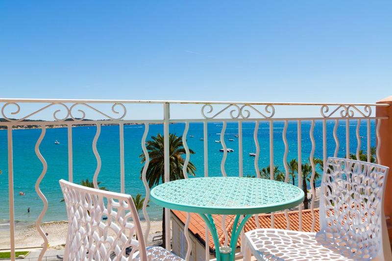 Superior Double Room with Full Sea View Terrace image 3