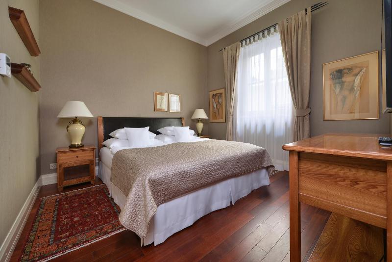 Garden Suite with 50 m2 Terrace image 1