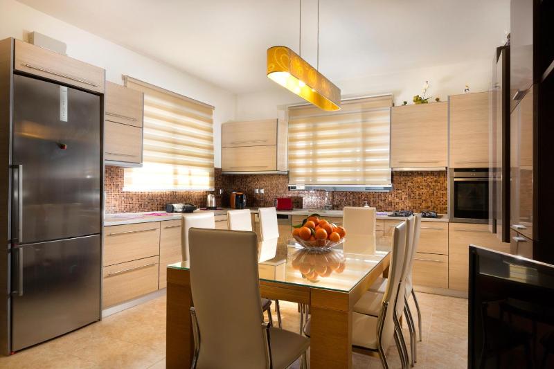 Antigone Estate - image 5