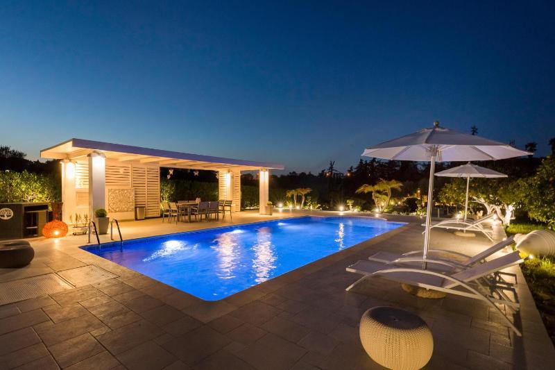Antigone Estate - image 3