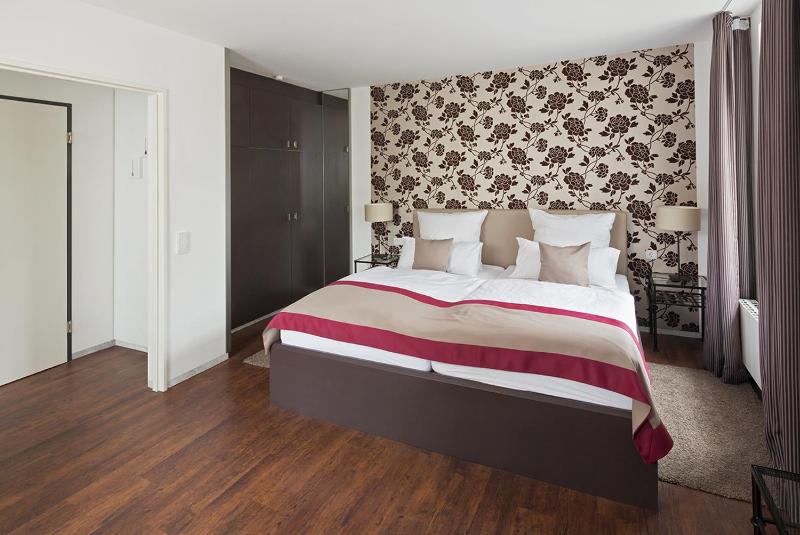 Large Double Room image 3