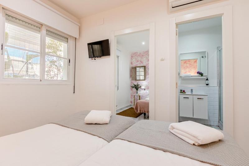 Superior Triple Room image 4