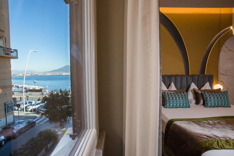 Superior Double Room with Lateral Sea View image 1