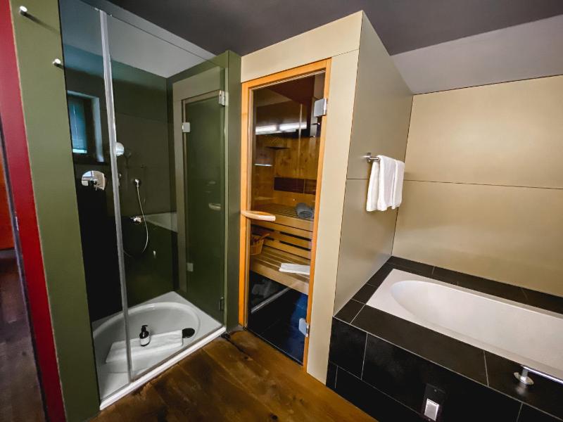 Deluxe Suite image 2