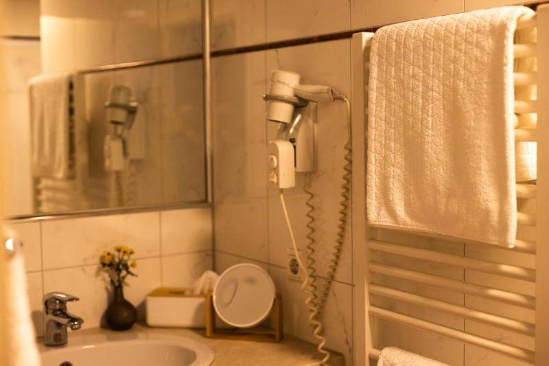 Economy Single Room image 2